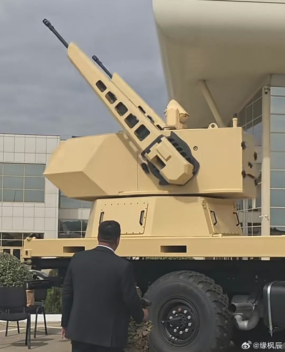 tangonoonep50's tweet photo. China’s new truck-mounted air defense system featuring twin 30 mm autocannons was spotted. https://t.co/B5NUUmdoN1