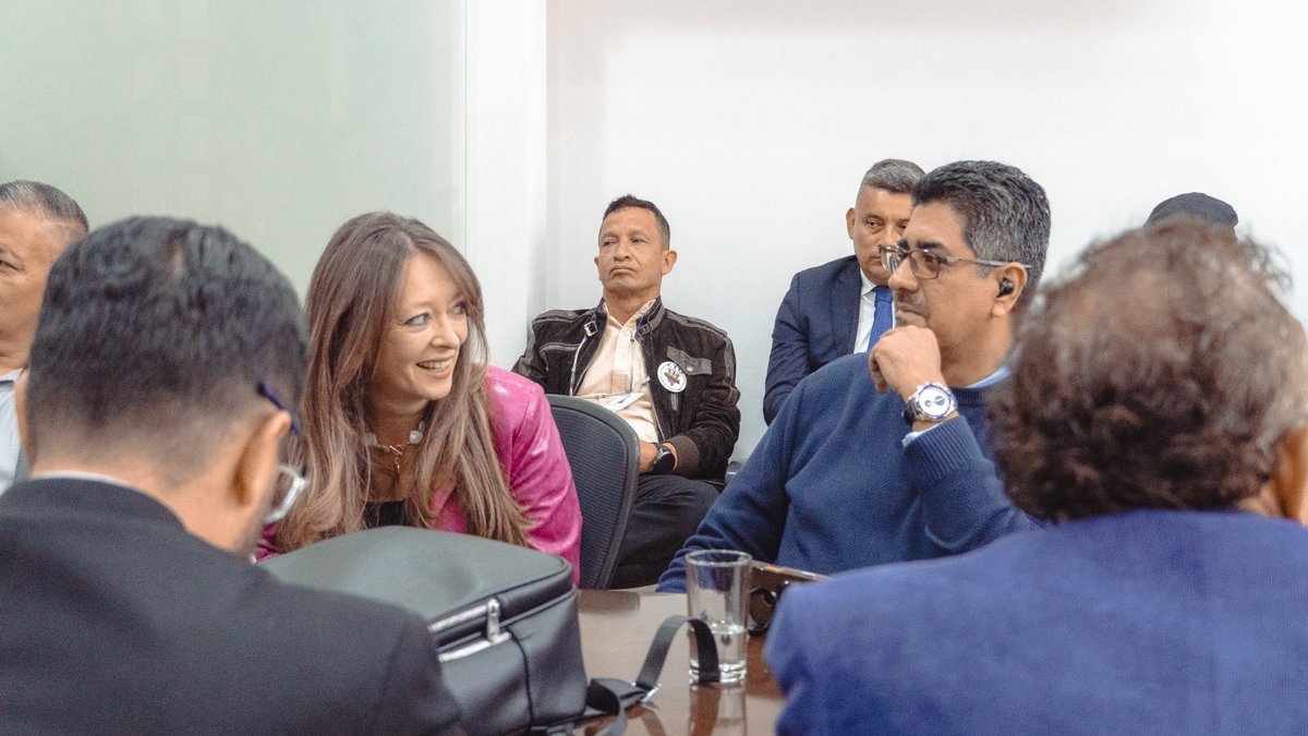 DAFP_COLOMBIA's tweet photo. Seguimos con nuestros Viernes de Diálogo, un espacio para escuchar las propuestas de las organizaciones sindicales que quieren aportar a la construcción de una Patria Milagro. https://t.co/3gZhWFf386