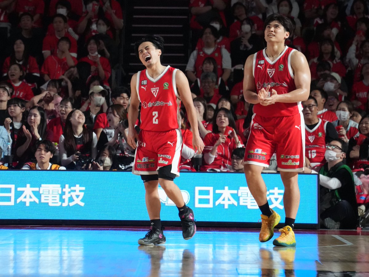 nikkei_sports's tweet photo. #富樫勇樹 選手に計4度の延長戦の間に何を考えていたかを聞くと、「がむしゃらにプレーするしかなかった」とのこと。「全員が疲れ、お互いにミスがあったけど、諦めない気持ちはすごく強かったと思う。今日みたいな諦めない試合をして、平日もたくさんの人に来てもらえるチームをつくっていきたい」 https://t.co/qYF6SG4KZb