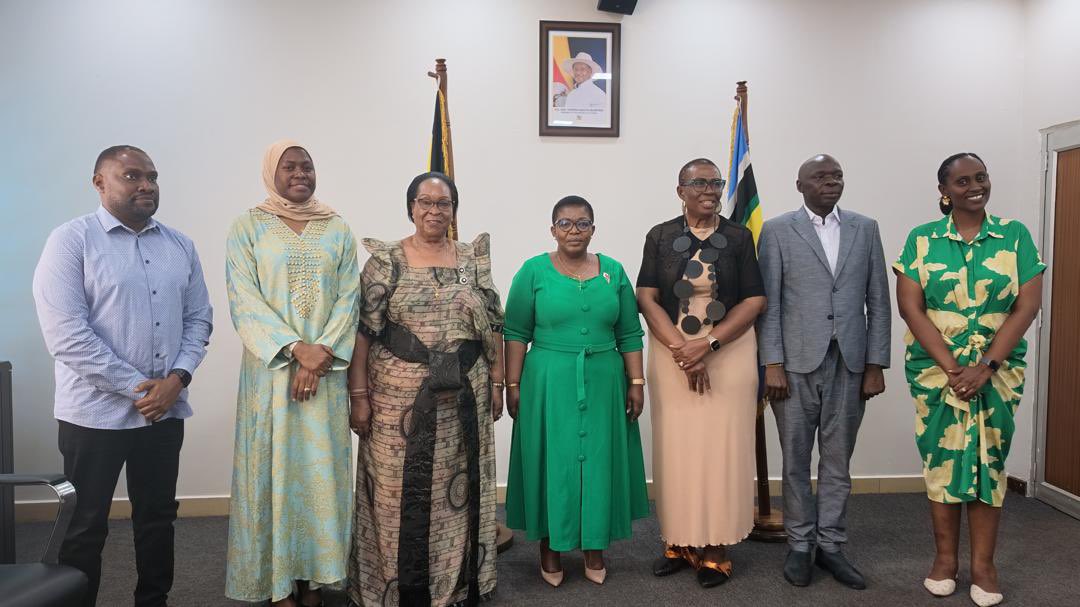 MoICT_Ug's tweet photo. Led by Rt. Hon. @JustineLumumba ;
The Ministry of ICT and National Guidance held discussions with @UNDPUganda Resident Representative Ms. Nwanna Vwede-Obahor & team on strengthening cooperation to advance Uganda’s digital transformation agenda.

The Ministry appreciated UNDP’s longstanding support, including the Digital Transformation Roadmap, innovation hubs, digital equipment and institutional capacity-building.

As Uganda moves into the next phase of digital transformation, the Ministry looks forward to deepening this partnership to accelerate implementation and deliver tangible digital services and opportunities for citizens.