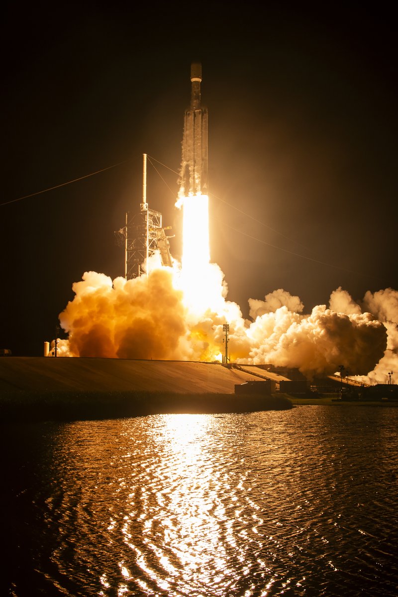 SpaceX's tweet photo. @Space_Station More from yesterday’s launches https://t.co/9TgcgfF2h1