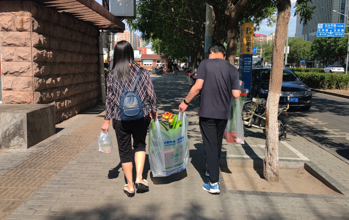 AlainaLancgc's tweet photo. Hoy ayudé a mi vecino a llevar sus compras hasta casa, y me invitó a tomar un café. La pequea sonrisa que compartimos hace que el día sea mucho más bonito. https://t.co/dJnm0tMTa2