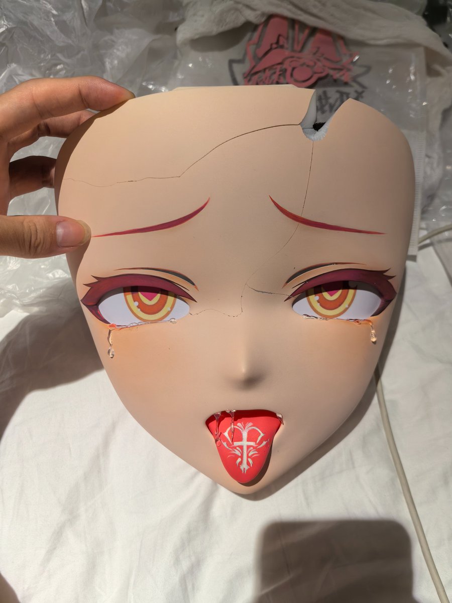 gofnghu197490's tweet photo. 七咕噜米恐怖故事，大家谨记，无论什么时候你的脸都不要离地太远 https://t.co/HM9AXxeqmH