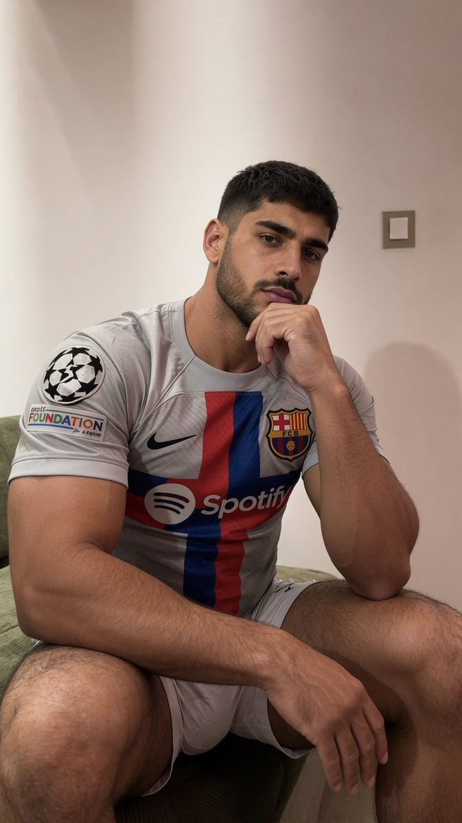 NizarSulik's tweet photo. What are you thinking about? https://t.co/LP8r9rV3PS