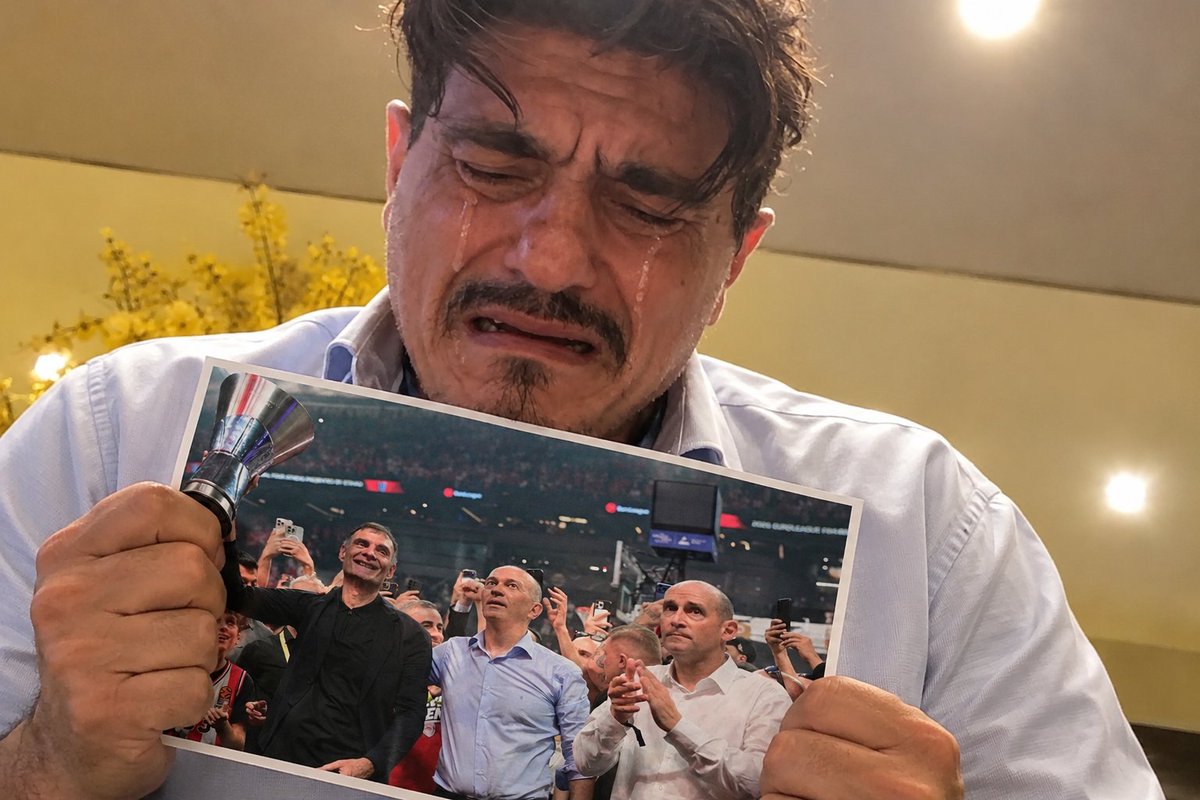 Oialloiftaine's tweet photo. Δημήτρη αγόρι μου χωρίς πλάκα  έχουν περάσει 131 ημέρες ,προχωρά στην ζωή σου  σταμάτα να κλαίς επιτέλους 

#OlympiacosFC  #OlympiacosBC #paobc https://t.co/5qvMVCA60z