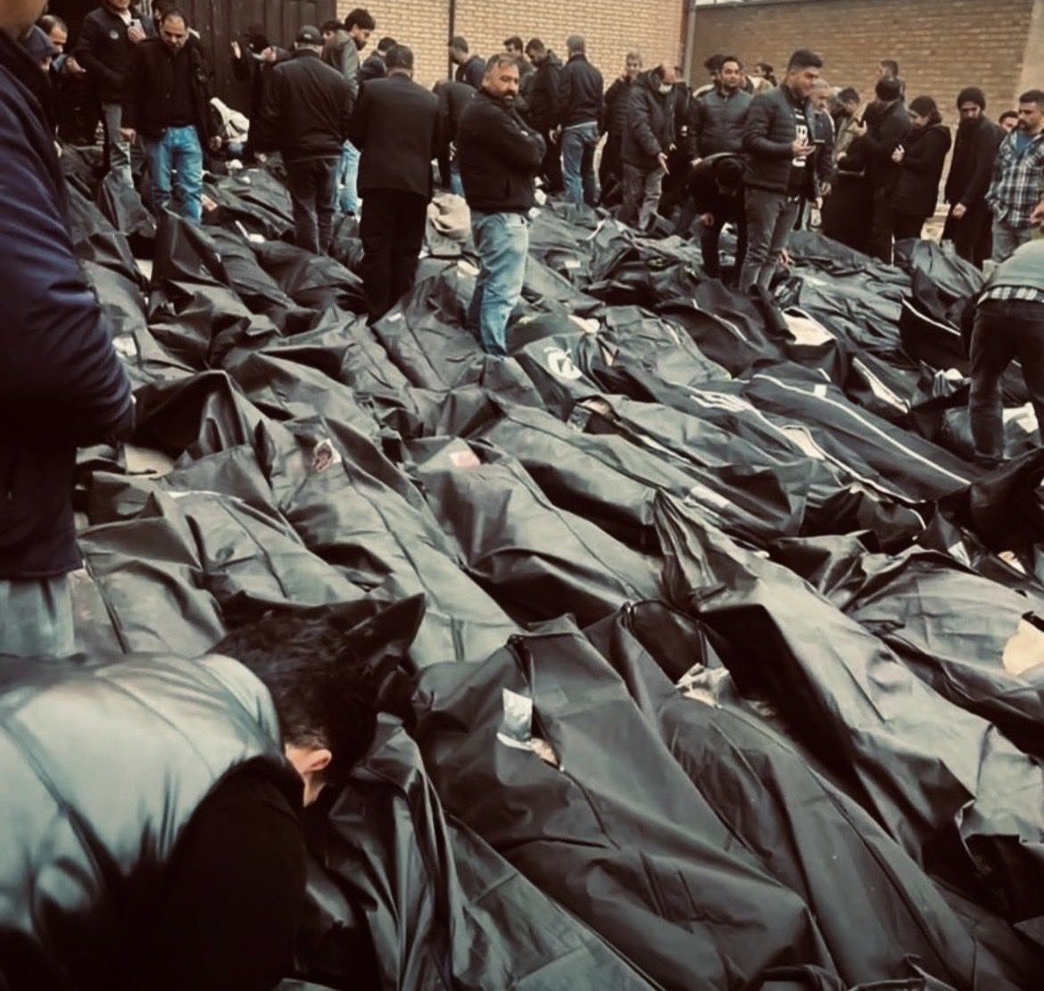king_fishpoet's tweet photo. مخالف پهلوی در نهایت از بغل سپاه سر در میاره همون سپاهی که از روز اول شروع به کارش با نابودی ارتش شاهنشاهی ایران مقدمات اشغال خانه پدری رو فراهم کرد. این نیروی اشغالگر که هولوکاست ایرانی دی ماه رو رقم زد باید تا دونه آخر تقاص پس بده و میده!
#پاينده_ایران_جاویدشاه ‌ https://t.co/f6sPhAviNa