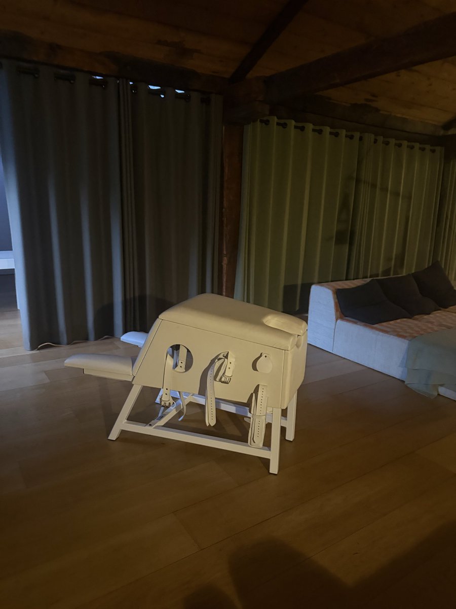 InannaLdn's tweet photo. Make yourself comfortable. https://t.co/TWx9stFhTB