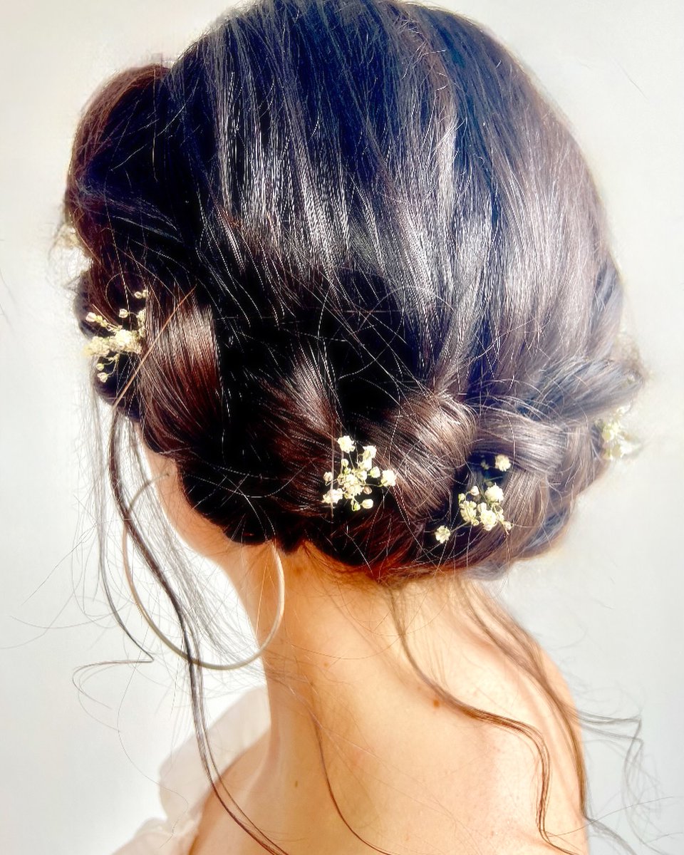 MyHomechhPage's tweet photo. The Halo Braid—one of the most satisfying hairstyles to create. I added toned clip-in hair to create an even Dutch braid around the head, gently pulling it out for volume and texture. This style isn’t requested often, so I get excited when a bride https://t.co/1vM1sZpga2