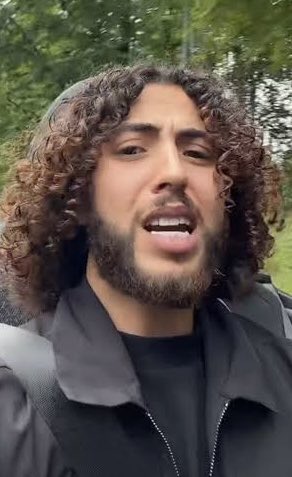 MichouLeVoyou13's tweet photo. Le Gadjo a #Nabilflix sorti du silence après que son gars se son fait malmener par #SamZirah pas touche à mon Choupinou aurait déclarer #BenoitChevalier 😂😂😂😂 https://t.co/9lfiwUWwI9