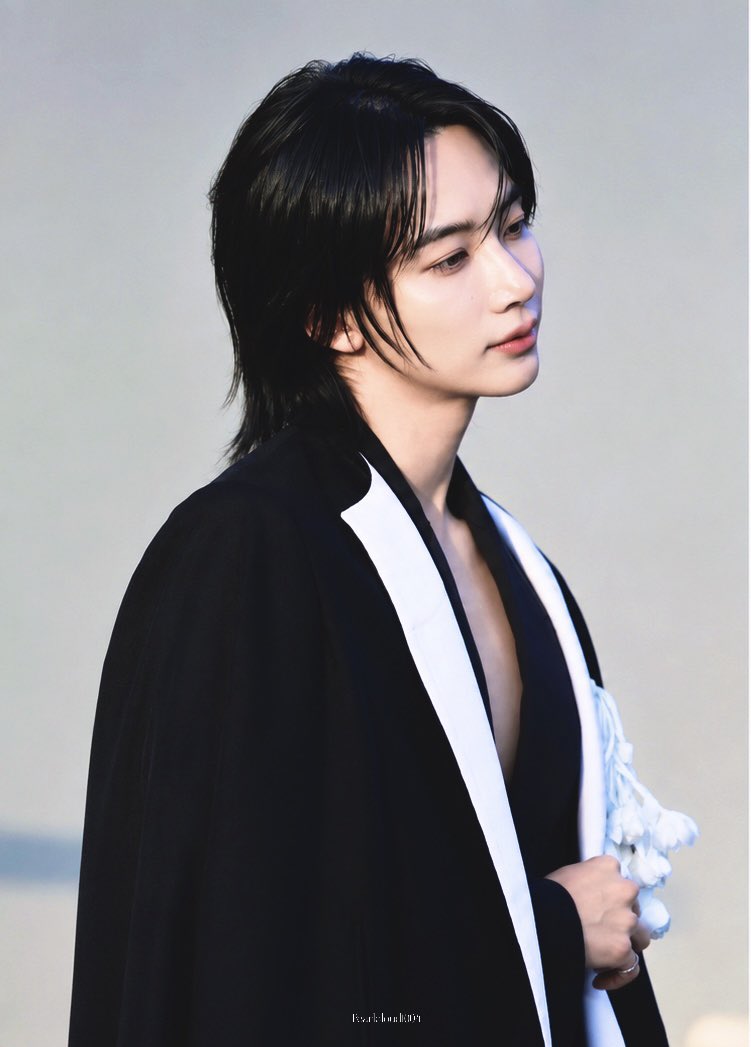 pearlcloud1004's tweet photo. 251002 GIVENCHY
#윤정한 #정한 #JEONGHAN #ジョンハン
#세븐틴 #SEVENTEEN
#JEONGHANxGIVENCHY
#GivenchySS27
#ParisFashionWeek https://t.co/eJXgbBB3ba
