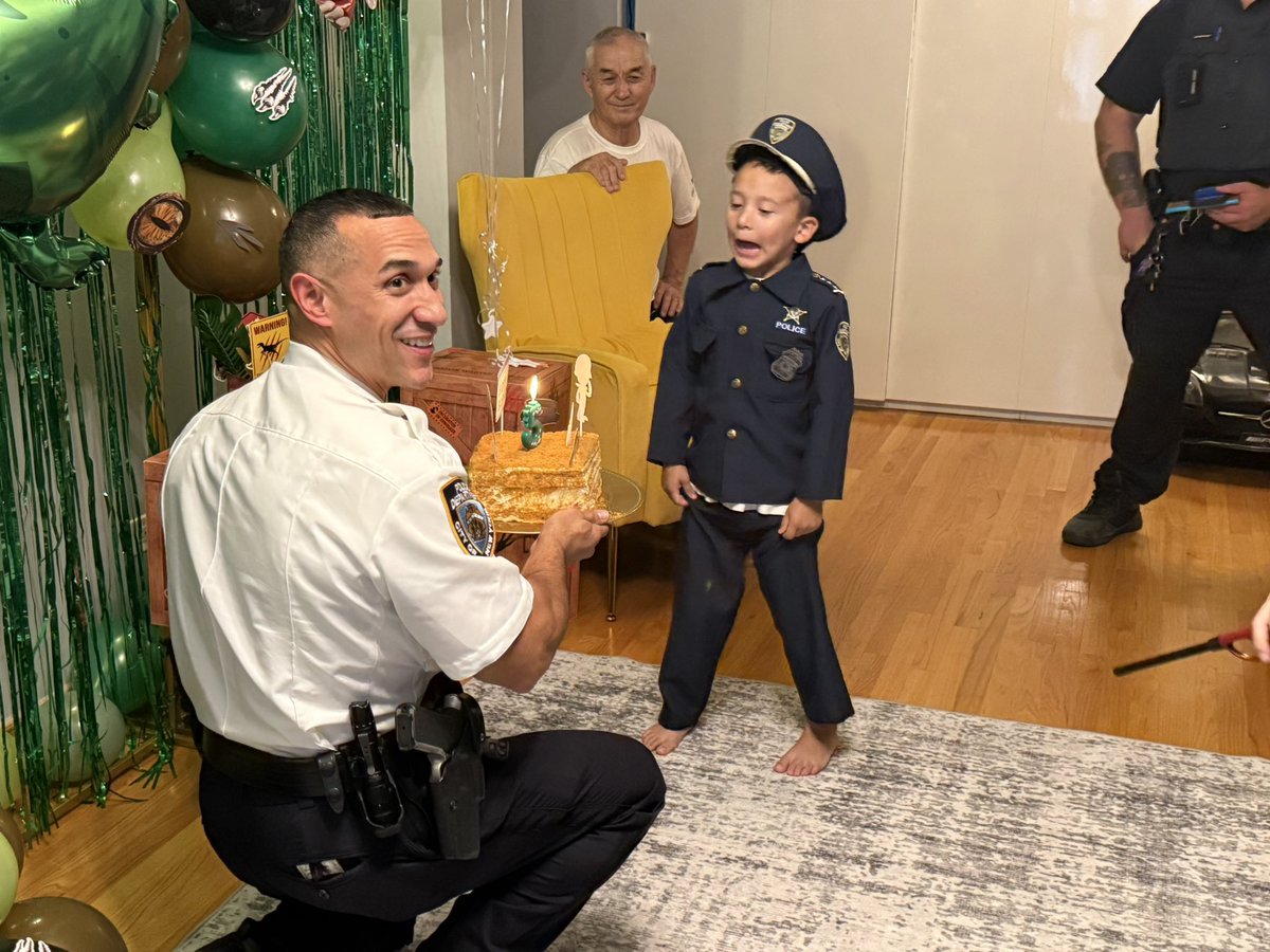 NYPD61Pct's tweet photo. We had the pleasure of surprising Charles on his 5th birthday! It was wonderful to help make his special day a little more memorable. We wish you a very happy birthday filled with laughter, good health, and many great memories!

Happy Birthday, Charles! 🥳 https://t.co/t5QjAT9yJx