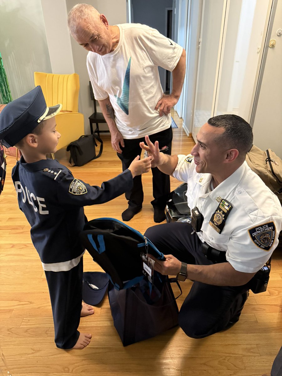 NYPD61Pct's tweet photo. We had the pleasure of surprising Charles on his 5th birthday! It was wonderful to help make his special day a little more memorable. We wish you a very happy birthday filled with laughter, good health, and many great memories!

Happy Birthday, Charles! 🥳 https://t.co/t5QjAT9yJx