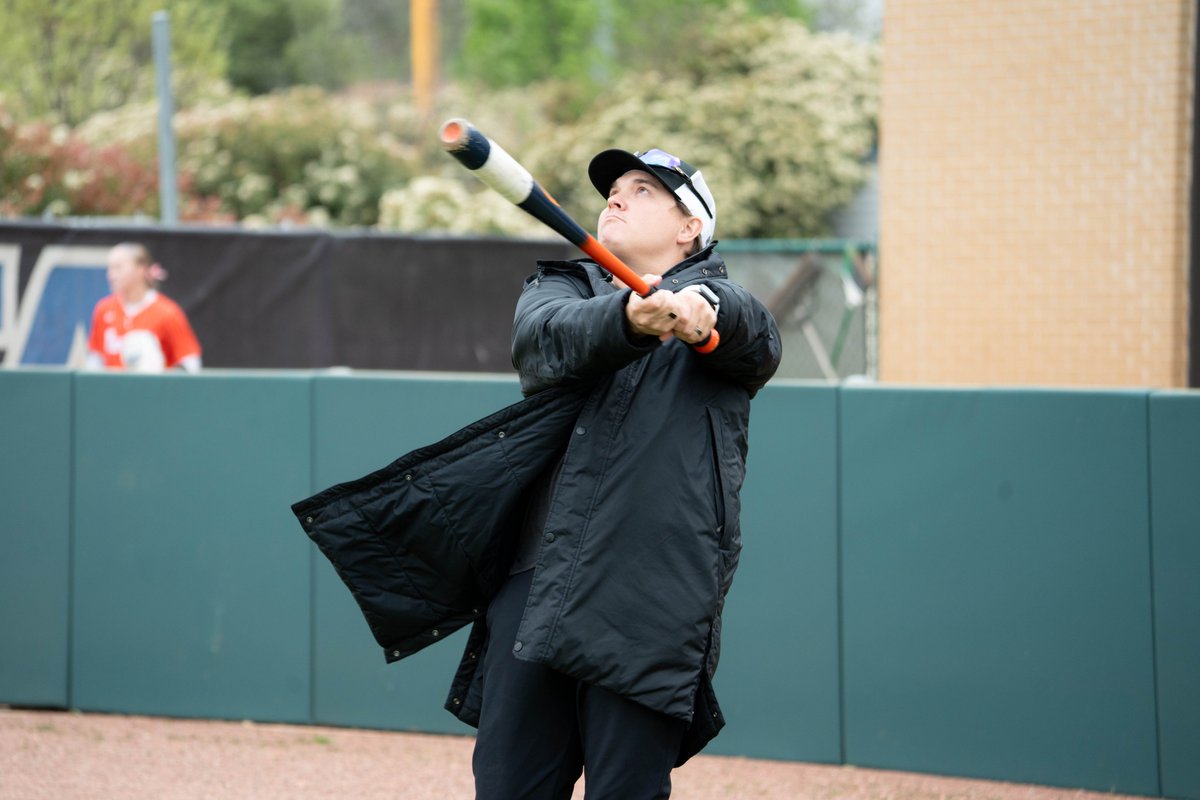 UTAMavsSB's tweet photo. HAPPY BIRTHDAY COACH HUNTER!🥳🤙

Wishing you the best on your special day! Thank you for everything!

#BuckEm🐎 | #817Made https://t.co/EVj6QqgrDP