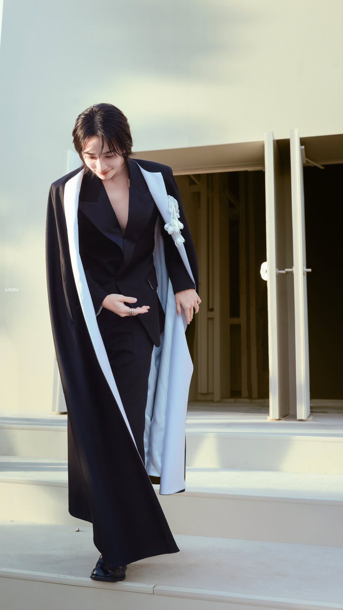 lullaby_1004yjh's tweet photo. 261002 PARIS
GIVENCHY
#정한 #윤정한 #JEONGHAN
#ジョンハン #尹净汉 
#JEONGHANxGIVENCHY
#GivenchySS27
#ParisFashionWeek
#세븐틴     #seventeen
@pledis_17 @givenchy https://t.co/Z4ijy2WEkC