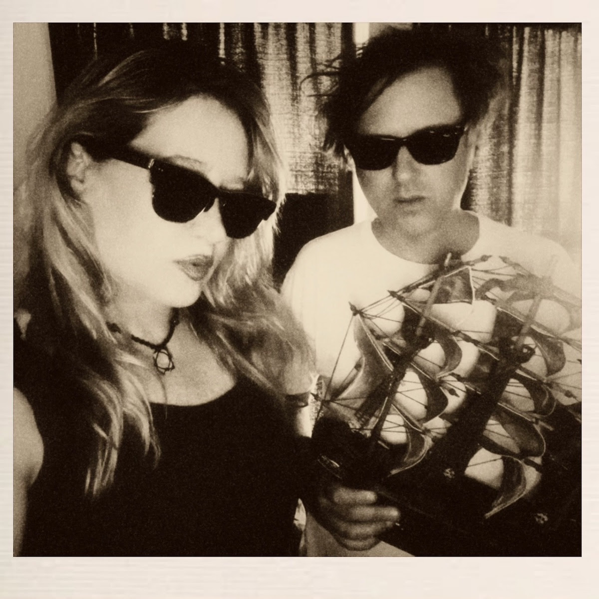 eksperiment's tweet photo. What happens when a real period of your life becomes so distant that it starts feeling imagined?
Magic Wands explore that uneasy space between memory and dream on “Guardians,” the second preview of Sun Kiss.
Read more: https://t.co/J6aAHUR4eY
#MagicWands #Guardians #DreamPop #Shoegaze