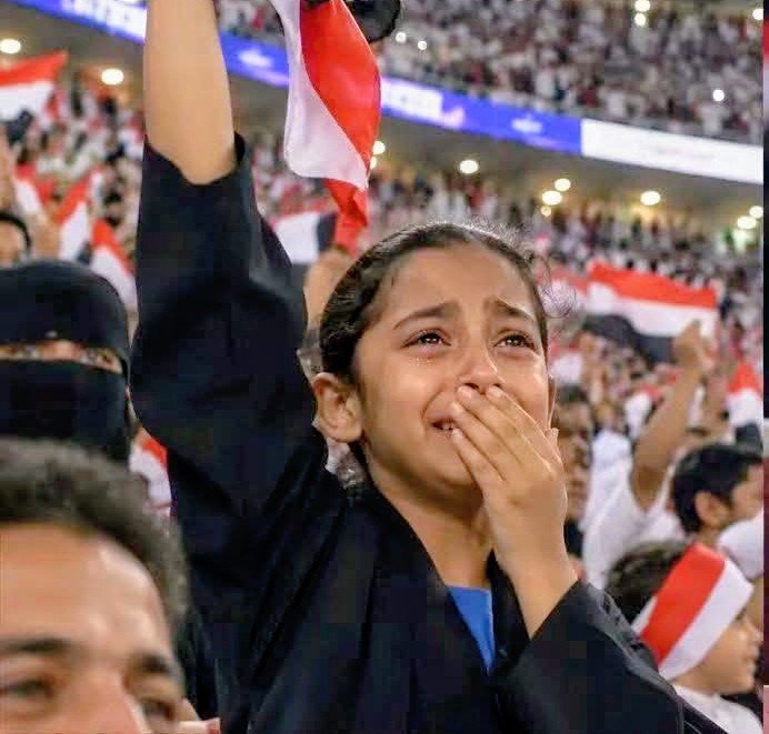 ALSULTANISl's tweet photo. فتاة يمنية تذرف الدموع..
ماسر تلك الدموع ؟

وعـدت  للدار  والأفراح  تحملني 
ومن  رأني  أتىٰ  نحوي  ليسألني

ماسر  دمعي  وأفراحي  وقد كنت 
الفتاة التي ليست الأفراح تشملني؟

أنا  حفيدة  بلقيس  اليمانية  التي
تـكـالبت  ضـدي  خـطـايا  أمـتـي
#السلطان🌿
 #البحرين_اليمن
 #خليجي_العرب27 https://t.co/WyXPmhSGCa