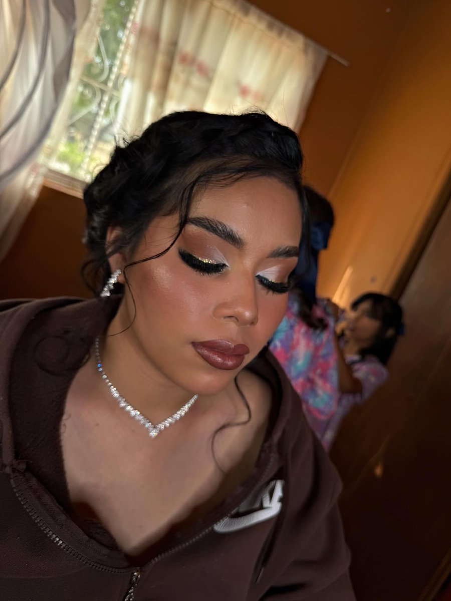 Margeret12007's tweet photo. SOCIAL makeup for a professional look https://t.co/VS9B8Tmk5e