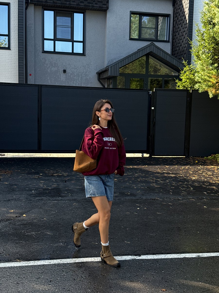 NaeJae25's tweet photo. Photo shared by Anastasia Sukhanova, stylist, on September 10, 2025. https://t.co/rIxw2P9r2w
