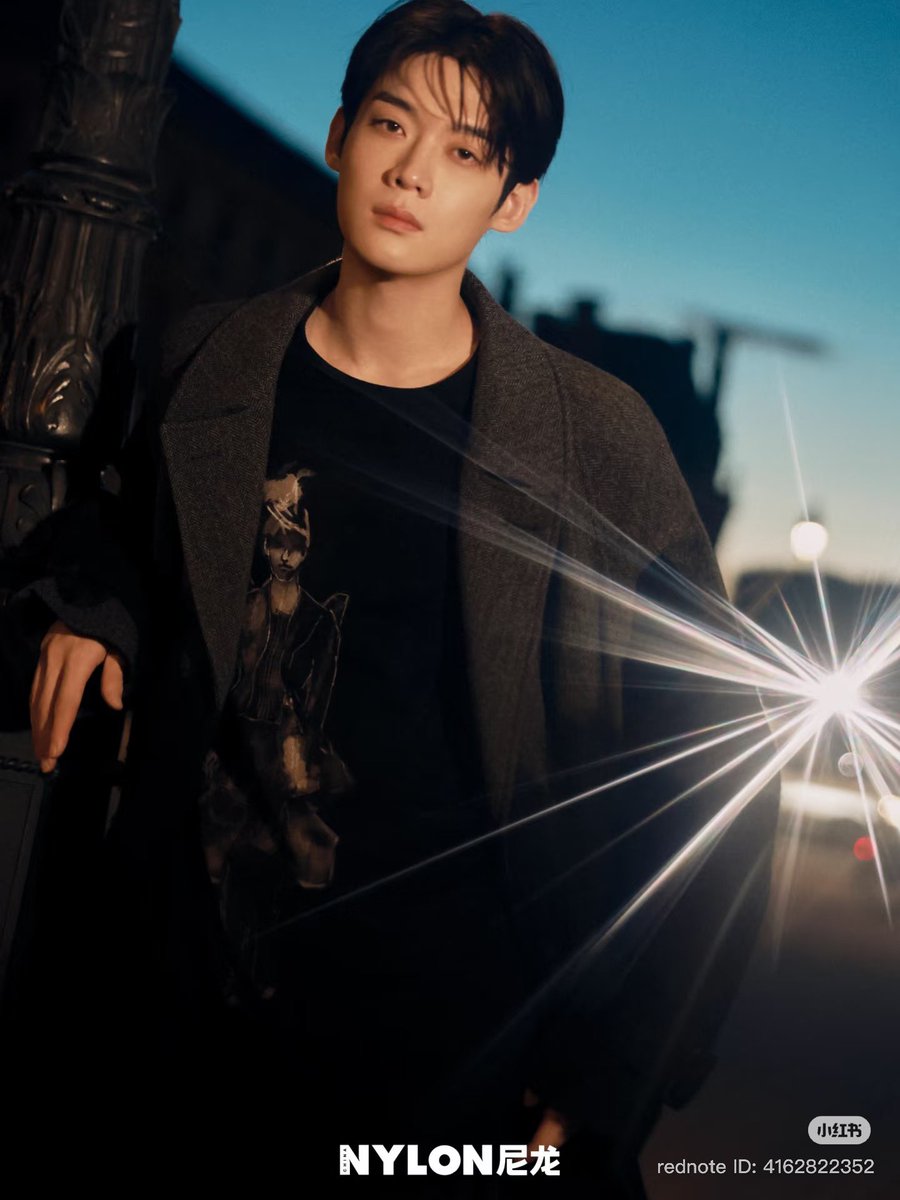 zenly999's tweet photo. KIMYOONSIK hãy luôn mạnh mẽ, tự tin và toả sáng như vậy nhé. Rất tự hào vì được đồng hành cùng bạn 

KIMYOONSIK YOHJIYAMAMOTO SS27  #YohjiYamamotoxKIMYOONSIK  #YOONSIKPFWSS27 https://t.co/foP1EjkDDn