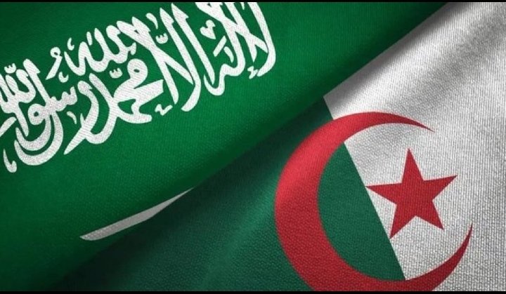 atwi25000's tweet photo. لماذا أنتم🇩🇿 مع السعودية🇸🇦؟ 
حنا 🇩🇿 مع السعودية 🇸🇦 ديانة٫ نتقرب إلى الله بذلك
حنا 🇩🇿 مع السعودية 🇸🇦 لأنها على الحق
حنا 🇩🇿 مع السعودية 🇸🇦 لأنها مطلع الاسلام بلاد التوحيد ومعقل أهل السنة والجماعة
حنا 🇩🇿 مع السعودية 🇸🇦 لأنها البلاد التي تحافظ على مقدساتنا كمسلمين
حنا 🇩🇿 مع السعودية 🇸🇦 لأنها البلاد الوحيدة التي تنتشر الإسلام الصحيح و تدعوا إلى العقيدة السليمة
حنا 🇩🇿 مع السعودية 🇸🇦 لأنها البلاد اللي خيرها عام على كل المسلمين 

ما كفاك كل هذا وتريدها عنصرية 
 هما عرب وحنا عرب وخبط رأسك للحيط.