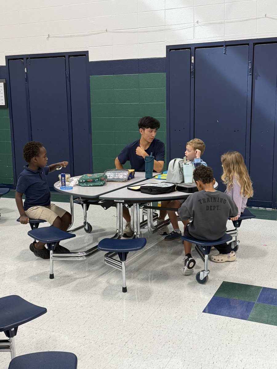 THScaptains's tweet photo. S/O to the Boone Trail squad for making it a good day for the Wolf Pups!  That for giving up your time to kick it with the littles 💙🐺💚 https://t.co/EfVCHVs95N
