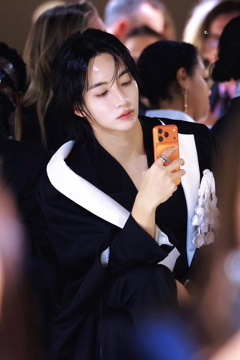 u_yjh1004's tweet photo. 261002

#정한 #윤정한 #JEONGHAN
#ジョンハン 
#세븐틴 #SEVENTEEN
#JEONGHANxGIVENCHY
#GivenchySS27
#ParisFashionWeek https://t.co/RIXHPK1CY2