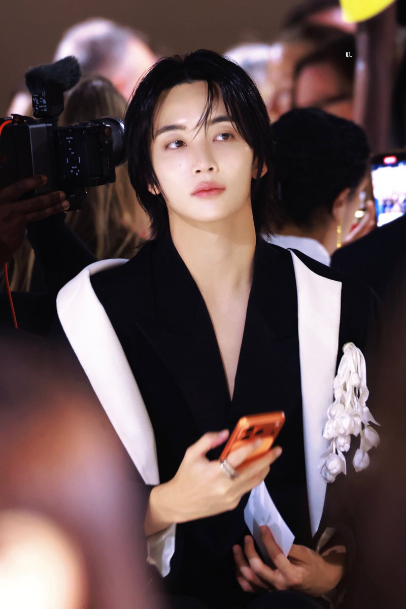 u_yjh1004's tweet photo. 261002

#정한 #윤정한 #JEONGHAN
#ジョンハン 
#세븐틴 #SEVENTEEN
#JEONGHANxGIVENCHY
#GivenchySS27
#ParisFashionWeek https://t.co/RIXHPK1CY2