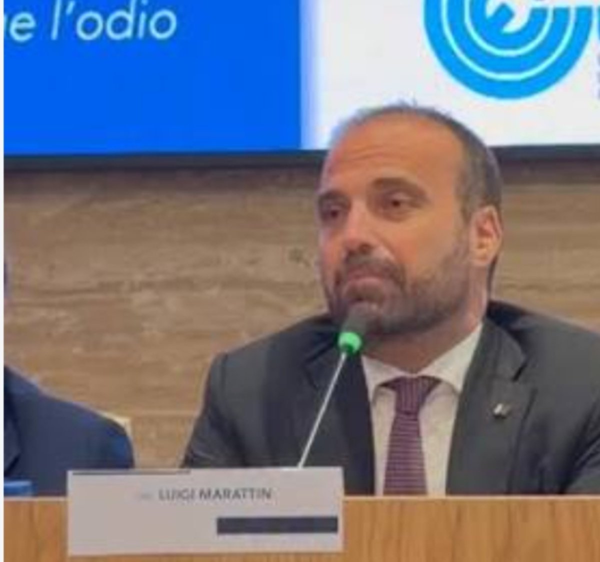 paolomossetti's tweet photo. Per curiosità mi sono letto il programma del @Partito_Libdem* su Israele-Palestina. 

- Si consiglia di riconoscere Gerusalemme come capitale d'Israele
- I Territori? «Sarebbe opportuno che i rappresentanti del PLD facessero riferimento a questi territori come territori contesi, anziché occupati» 
- Gli insediamenti? La presenza ebraica è legittima e vietarla discriminazione etnica.
- Le accuse di violazioni sistematiche? Sono posizioni politiche, non accertamenti giuridici.
- Lo status dei luoghi santi? il regime va rimodellato secondo gli standard israeliani
- Si consiglia di stigmatizzare la copertura mediatica del conflitto in Italia e la strumentalizzazione del diritto internazionale
- i Media occidentali? Prendono per buoni buoni i dati di Hamas e l'analisi di Al Jazeera senza contraddittorio.
- No a qualsiasi tipo di sanzione o boicottaggio.
- Adeguarsi al principio secondo cui Israele valuta l'uso della forza col principio "Ein Brirah" (nessuna alternativa) e non scenderà più a compromessi sulla propria sicurezza.
- Genocidio? lo ha compiuto Hamas 
- Carestia? «Il PLD dovrebbe innanzitutto fare in modo che i suoi rappresentanti non siano coinvolti in questi processi di falsificazione e strumentalizzazione.»
- La Flotilla? L'intercettazione è stata un'applicazione legittima del blocco navale.
- Lo Stato palestinese? Non andrebbe riconosciuto al di fuori dei negoziati risalenti a Oslo.
- Opporsi alla bozza di costituzione palestinese e sviluppare rapporti con ELNET, la lobby pro-Israele che organizza viaggi e incontri parlamentari.

*Il suo leader, Luigi Marattin, è stato intervistato nel 2025 in TV più di Matteo Salvini