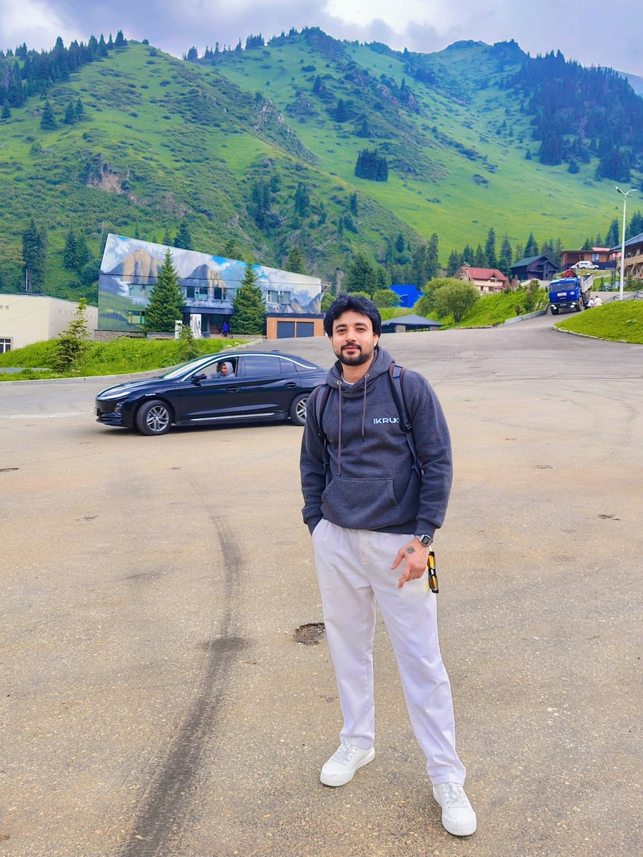 Lizzy15369's tweet photo. Photo by Navdeep Dadwal on July 04, 2026. May be an image of a person standing, a mountain, a road, and text. https://t.co/DxkIlYQwPT