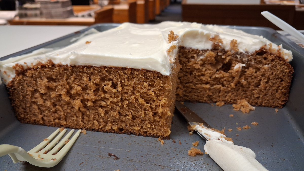 drpepperxqueen's tweet photo. I felt like baking, so the office got pumpkin cake today 🍂 https://t.co/4L0L6E1YgG