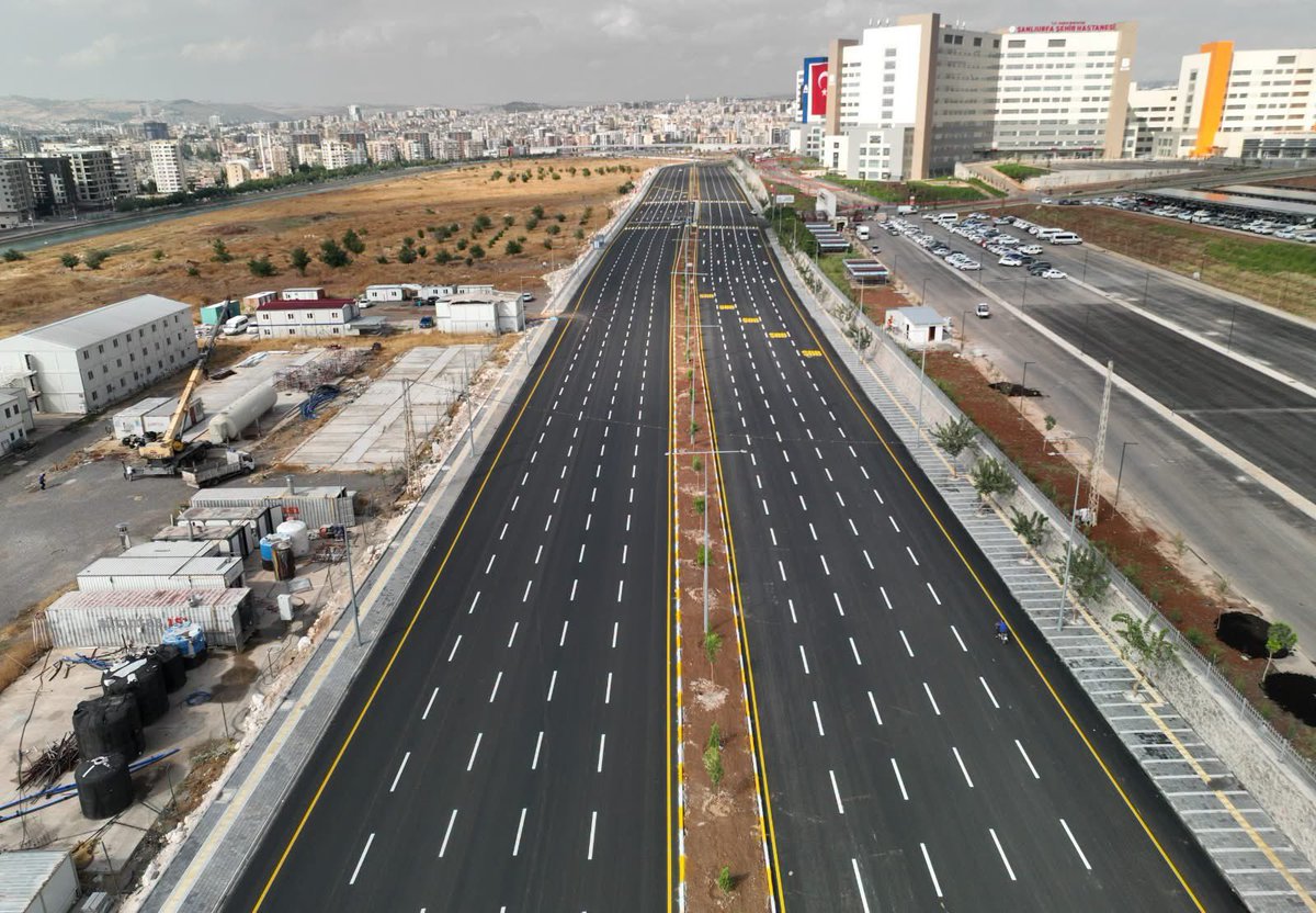 Basin63_com's tweet photo. Şehir Hastanesi Yolu Şimdi Daha Güzel, Daha Konforlu.@sanliurfabld https://t.co/BVEkC3rLpg