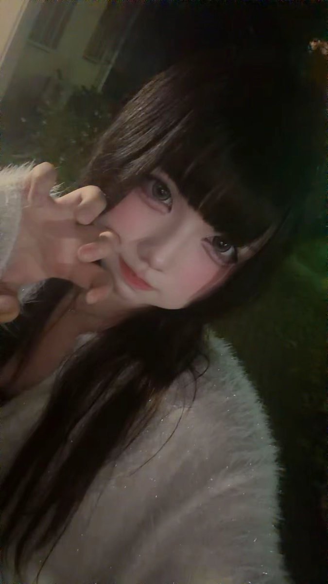 ynmn32_ena's tweet photo. お姉さん系目指したくもあるけど地雷メイク可愛すぎて抜け出せないよ
これはママと麻辣湯食べに行った時 https://t.co/PxBLjrAptQ