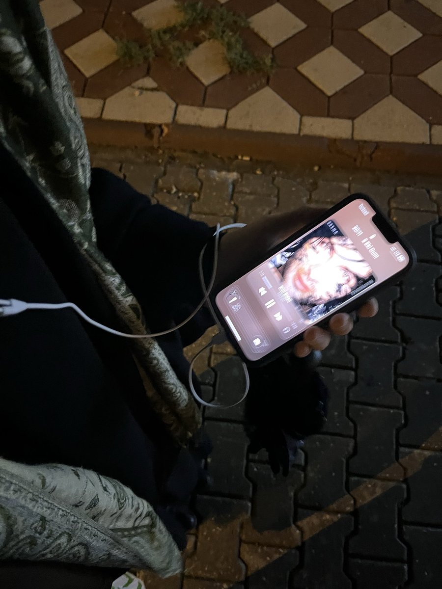 zeyynutt's tweet photo. Ne aradı ne sooordu dıırıırırıııırırırı https://t.co/a3Mbq8OWi7