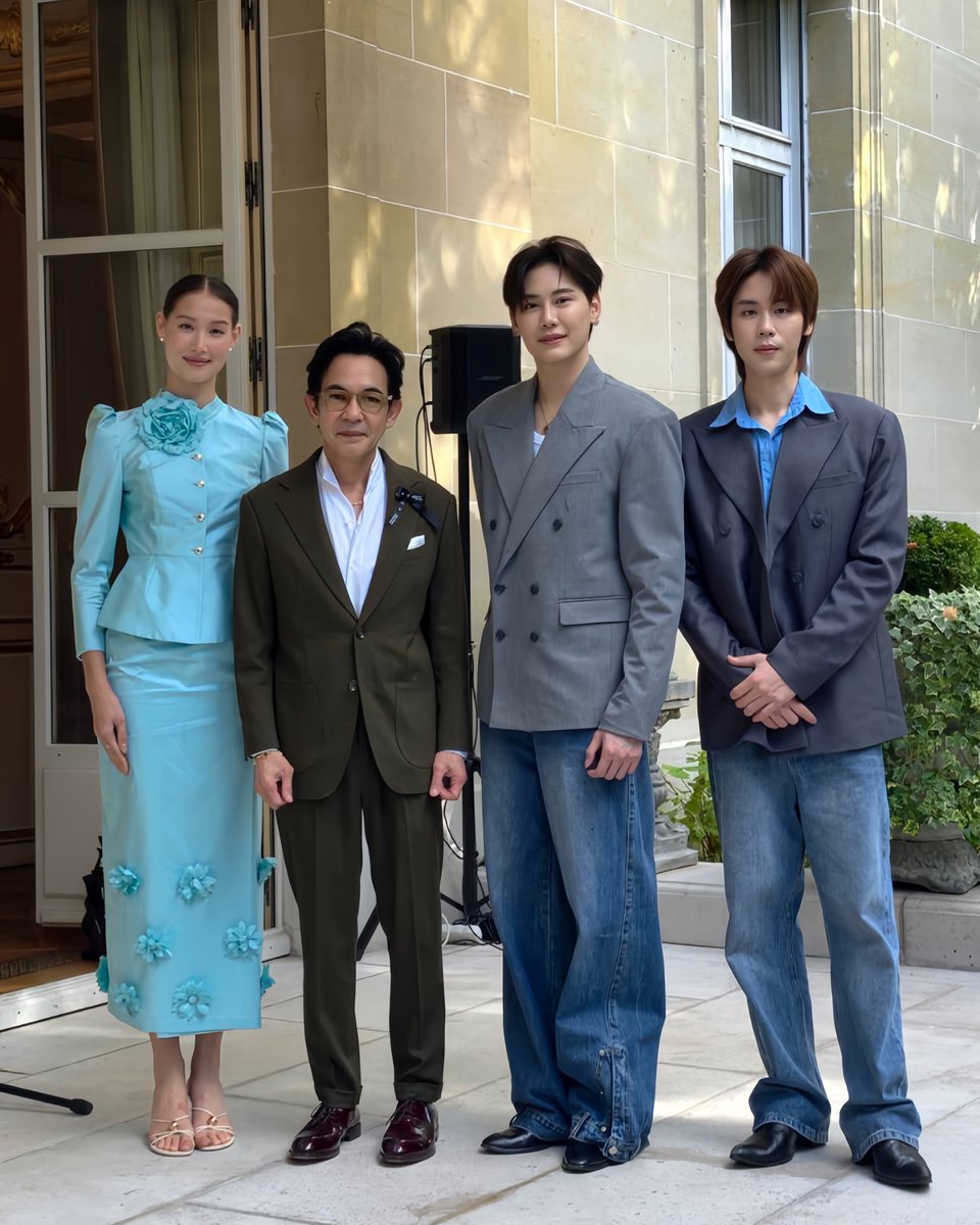 BounPrem_TH_OFC's tweet photo. [01.10.2026] IG posted : thaipedia_

#ToutAFaitThai2026 
#BounPrem #bb0un #prem_space 

Boun Noppanut, Prem Warut, dan Ploy Amandine Grasset (3rd Runner Up Miss Universe Thailand 2025) menghadiri konferensi pers festival budaya Thailand, “Tout à fait Thaï 2026”, di Paris, Prancis. Ketiganya juga tampak berkesempatan berfoto bersama Nikorndej Plangkoon, Duta Besar Thailand untuk Prancis.

Festival ini digelar untuk memperkenalkan kekayaan budaya Thailand kepada masyarakat Prancis dan dunia internasional melalui berbagai kegiatan, mulai dari pertunjukan seni, olahraga, sajian kuliner khas Thailand, hingga promosi pariwisata. Kehadiran Boun, Prem dan Ploy turut menjadi bagian dari rangkaian acara yang juga mempererat pertukaran budaya Thailand dan Prancis tersebut.

Berlokasi di Parc de Bagatelle, festival ini terbuka untuk umum dan dapat dikunjungi secara gratis 3-4 Oktober 2026. 🇹🇭✨

Source: Amazing Thailand, GMMTV

#ployamandinegrasset #thailand

📍 https://t.co/tpQBA6rser