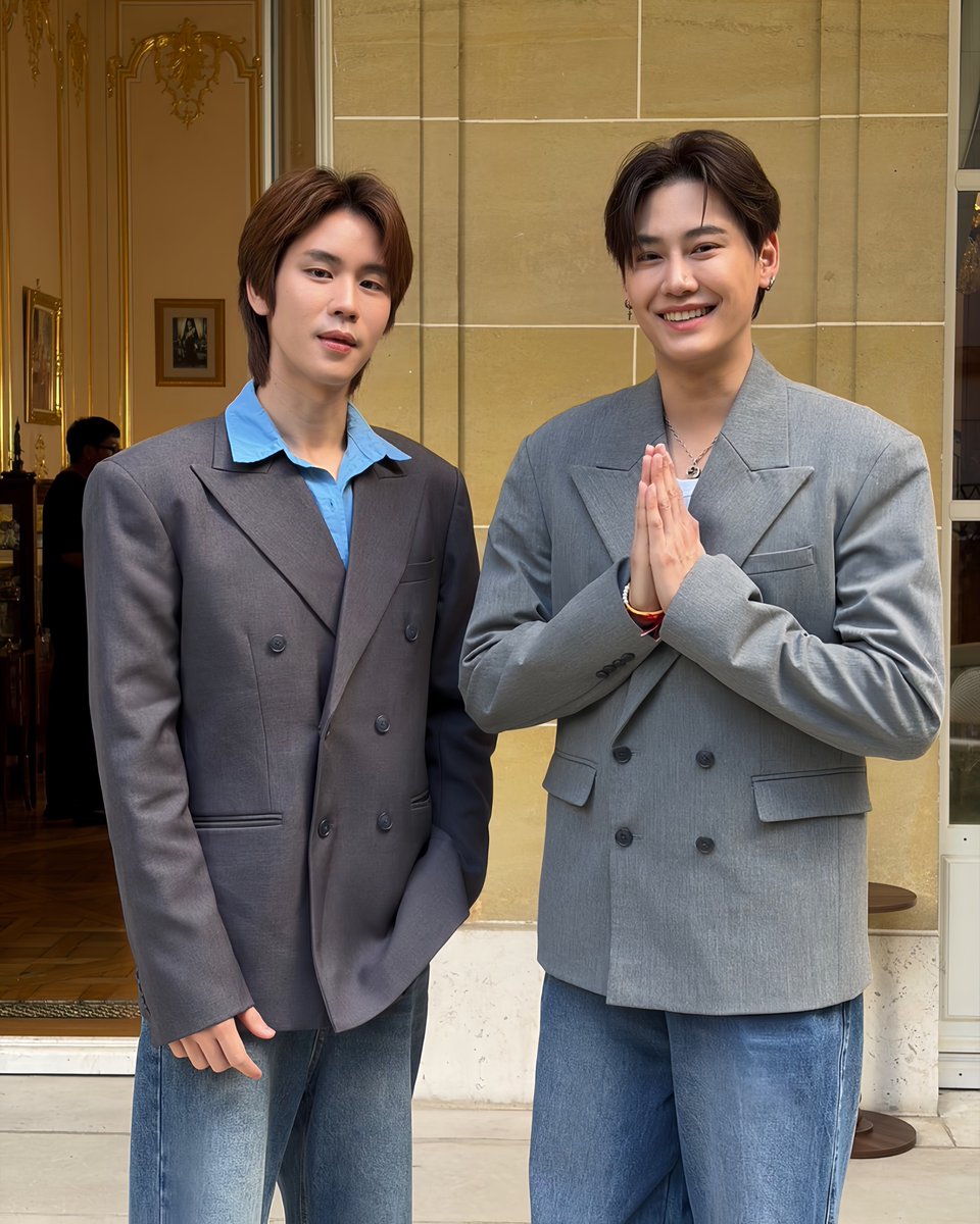 BounPrem_TH_OFC's tweet photo. [01.10.2026] IG posted : thaipedia_

#ToutAFaitThai2026 
#BounPrem #bb0un #prem_space 

Boun Noppanut, Prem Warut, dan Ploy Amandine Grasset (3rd Runner Up Miss Universe Thailand 2025) menghadiri konferensi pers festival budaya Thailand, “Tout à fait Thaï 2026”, di Paris, Prancis. Ketiganya juga tampak berkesempatan berfoto bersama Nikorndej Plangkoon, Duta Besar Thailand untuk Prancis.

Festival ini digelar untuk memperkenalkan kekayaan budaya Thailand kepada masyarakat Prancis dan dunia internasional melalui berbagai kegiatan, mulai dari pertunjukan seni, olahraga, sajian kuliner khas Thailand, hingga promosi pariwisata. Kehadiran Boun, Prem dan Ploy turut menjadi bagian dari rangkaian acara yang juga mempererat pertukaran budaya Thailand dan Prancis tersebut.

Berlokasi di Parc de Bagatelle, festival ini terbuka untuk umum dan dapat dikunjungi secara gratis 3-4 Oktober 2026. 🇹🇭✨

Source: Amazing Thailand, GMMTV

#ployamandinegrasset #thailand

📍 https://t.co/tpQBA6rser