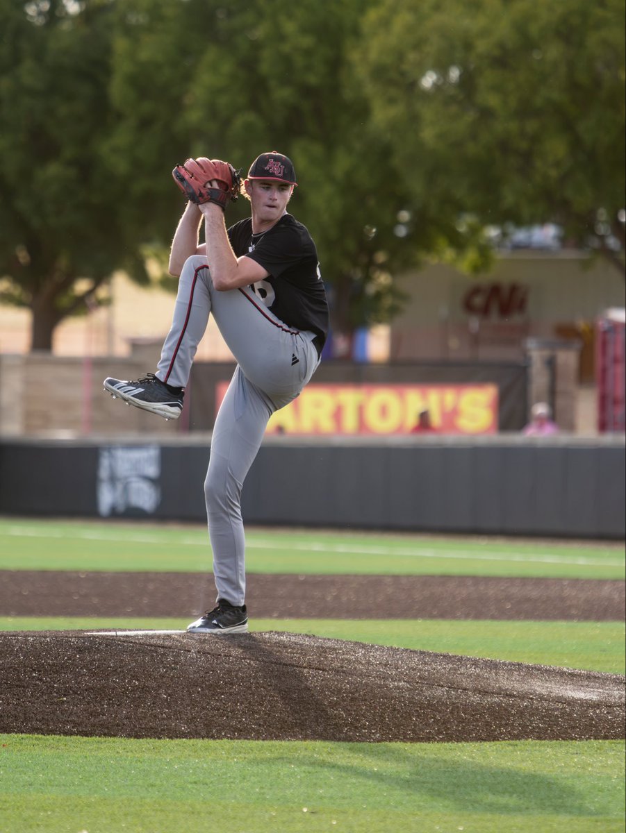 AStateBaseball's tweet photo. Keeping busy ⚾️

#WolvesUp https://t.co/Ano2wBbZGl