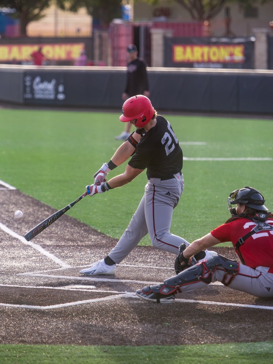 AStateBaseball's tweet photo. Keeping busy ⚾️

#WolvesUp https://t.co/Ano2wBbZGl
