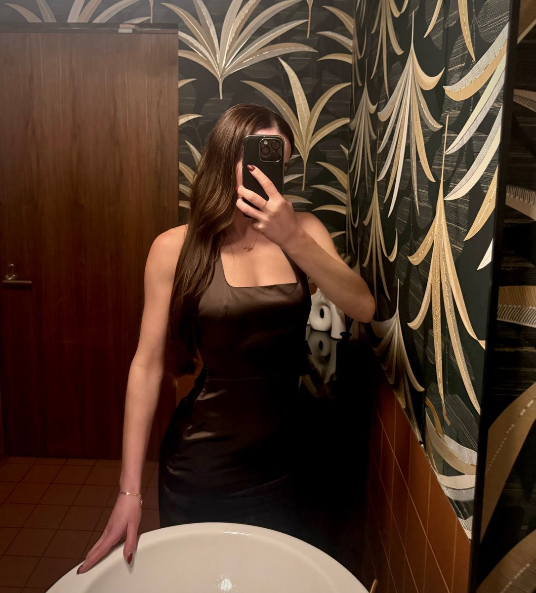AvaGoldeNY's tweet photo. Turns out all I had to do for some more silk dress weather was have someone take me to DC. https://t.co/nMQCR9dVw6