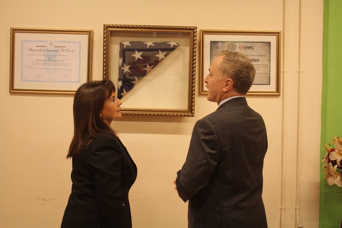 USAmbassadorARG's tweet photo. Orgulloso de conocer a Susana Trimarco, nombrada TIP Hero en 2007 por sus incansables esfuerzos por encontrar a su hija y combatir la trata. 

Como dijo el secretario Rubio: “La trata de personas es un crimen horrendo y devastador.” Estados Unidos sigue comprometido a desmantelar redes de trata y apoyar a sobrevivientes y defensoras como Susana.