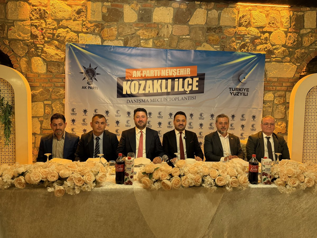 MFAygun's tweet photo. 📍 Kozaklı İlçe Danışma Meclisi Toplantısı

Kozaklı İlçe Danışma Meclisi Toplantımızı, teşkilatımızın yoğun katılımıyla; Milletvekillerimiz @MvSuleymanOzgun ve @EmreCaliskan_50 , Siyasi Erdem ve Etik Kurulu Üyemiz @telli_engin, Adalet Bakanlığı Bakan Danışmanımız Yilmaz Tamer’ın katılımlarıyla gerçekleştirdik.

Birlik ve beraberliğimizin gücünü bir kez daha ortaya koyduğumuz toplantımızda; teşkilat çalışmalarımızı, saha faaliyetlerimizi ve önümüzdeki döneme ilişkin yol haritamızı istişare ettik.

Kozaklı’mız için büyük bir gayret ve özveriyle çalışan İlçe Başkanımız Muhammet Ozsahin’e ve yoğun katılımlarıyla toplantımıza güç katan teşkilatımızın her bir ferdine gönülden teşekkür ediyorum.

Birlikte güçlüyüz; Kozaklı’mız ve Nevşehir’imiz için aynı azim ve kararlılıkla çalışmaya devam edeceğiz.

@Akparti 
@abuyukgumus 
@ahmetcolakoglu0 
@HaktanOmeroglu 
@OmerOBDebgici