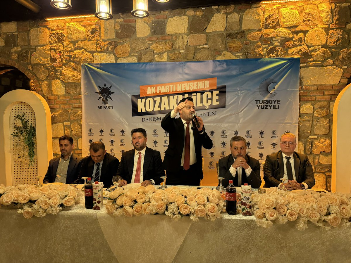 MFAygun's tweet photo. 📍 Kozaklı İlçe Danışma Meclisi Toplantısı

Kozaklı İlçe Danışma Meclisi Toplantımızı, teşkilatımızın yoğun katılımıyla; Milletvekillerimiz @MvSuleymanOzgun ve @EmreCaliskan_50 , Siyasi Erdem ve Etik Kurulu Üyemiz @telli_engin, Adalet Bakanlığı Bakan Danışmanımız Yilmaz Tamer’ın katılımlarıyla gerçekleştirdik.

Birlik ve beraberliğimizin gücünü bir kez daha ortaya koyduğumuz toplantımızda; teşkilat çalışmalarımızı, saha faaliyetlerimizi ve önümüzdeki döneme ilişkin yol haritamızı istişare ettik.

Kozaklı’mız için büyük bir gayret ve özveriyle çalışan İlçe Başkanımız Muhammet Ozsahin’e ve yoğun katılımlarıyla toplantımıza güç katan teşkilatımızın her bir ferdine gönülden teşekkür ediyorum.

Birlikte güçlüyüz; Kozaklı’mız ve Nevşehir’imiz için aynı azim ve kararlılıkla çalışmaya devam edeceğiz.

@Akparti 
@abuyukgumus 
@ahmetcolakoglu0 
@HaktanOmeroglu 
@OmerOBDebgici