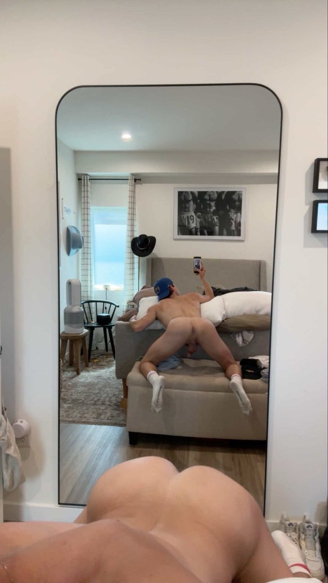 DancesWithLeos's tweet photo. Dive in 😏🍌 https://t.co/6W0yuNvz8i