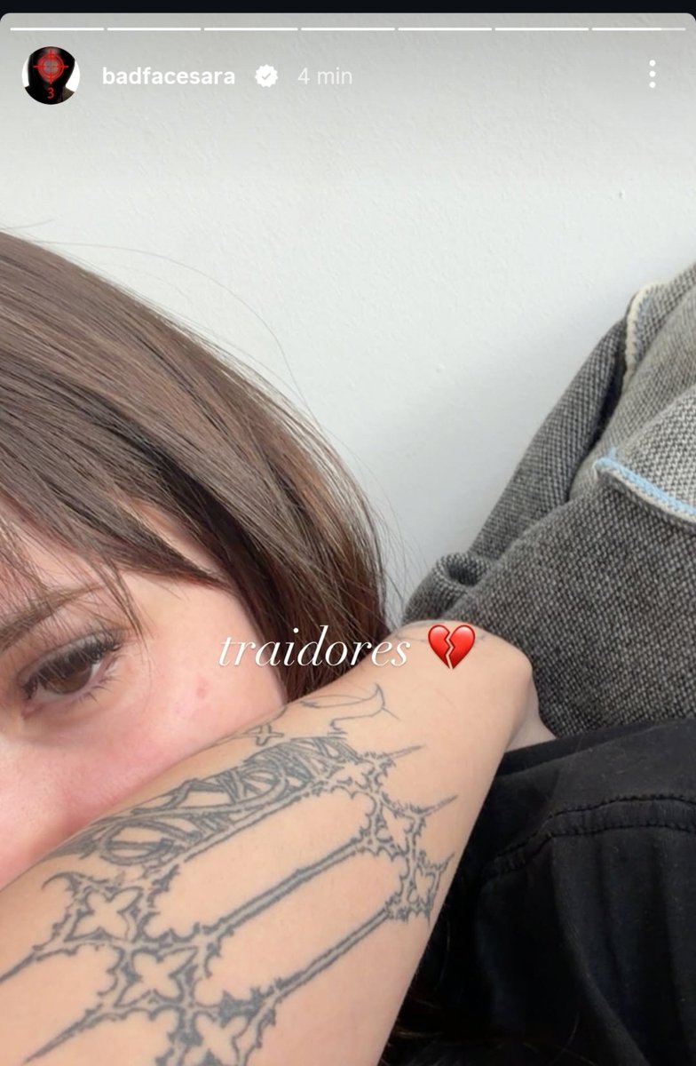 medesvelo's tweet photo. sara dejó de seguir a rojuu y akira https://t.co/3GRjULjBDY