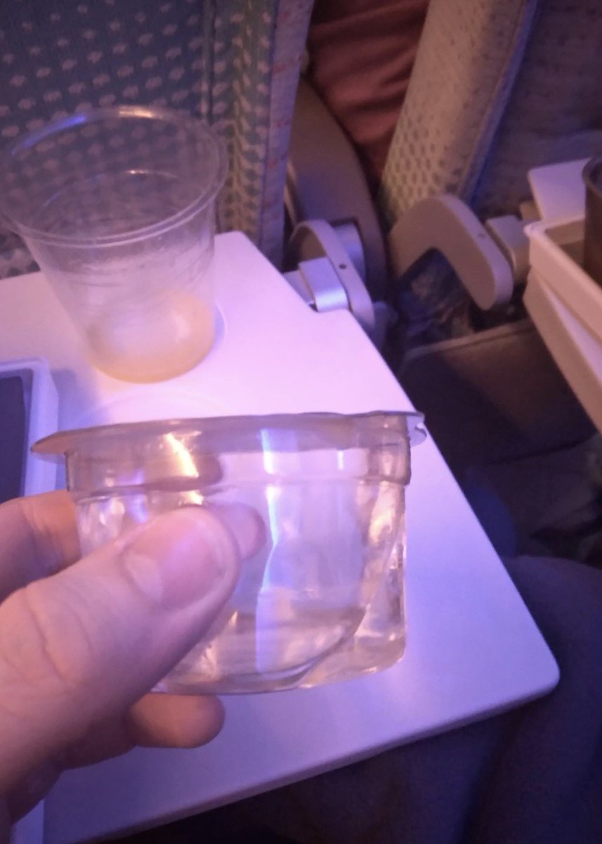 miatalias's tweet photo. Have u ppl never been in a plane before? https://t.co/1o64yXsNnD
