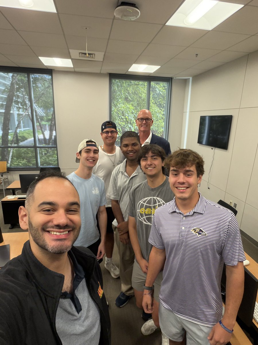 AlexFlumTV's tweet photo. Great spur of the moment visit from @notthefakeSVP to our @merrillcollege sports broadcasting course! 

Thanks for taking the time to give some important on-air and storytelling advice! So cool to hear about Monday night interview with Case Keenum and his daughter. 

We also had ESPN producer and Terp @notliambeatus call in as well!