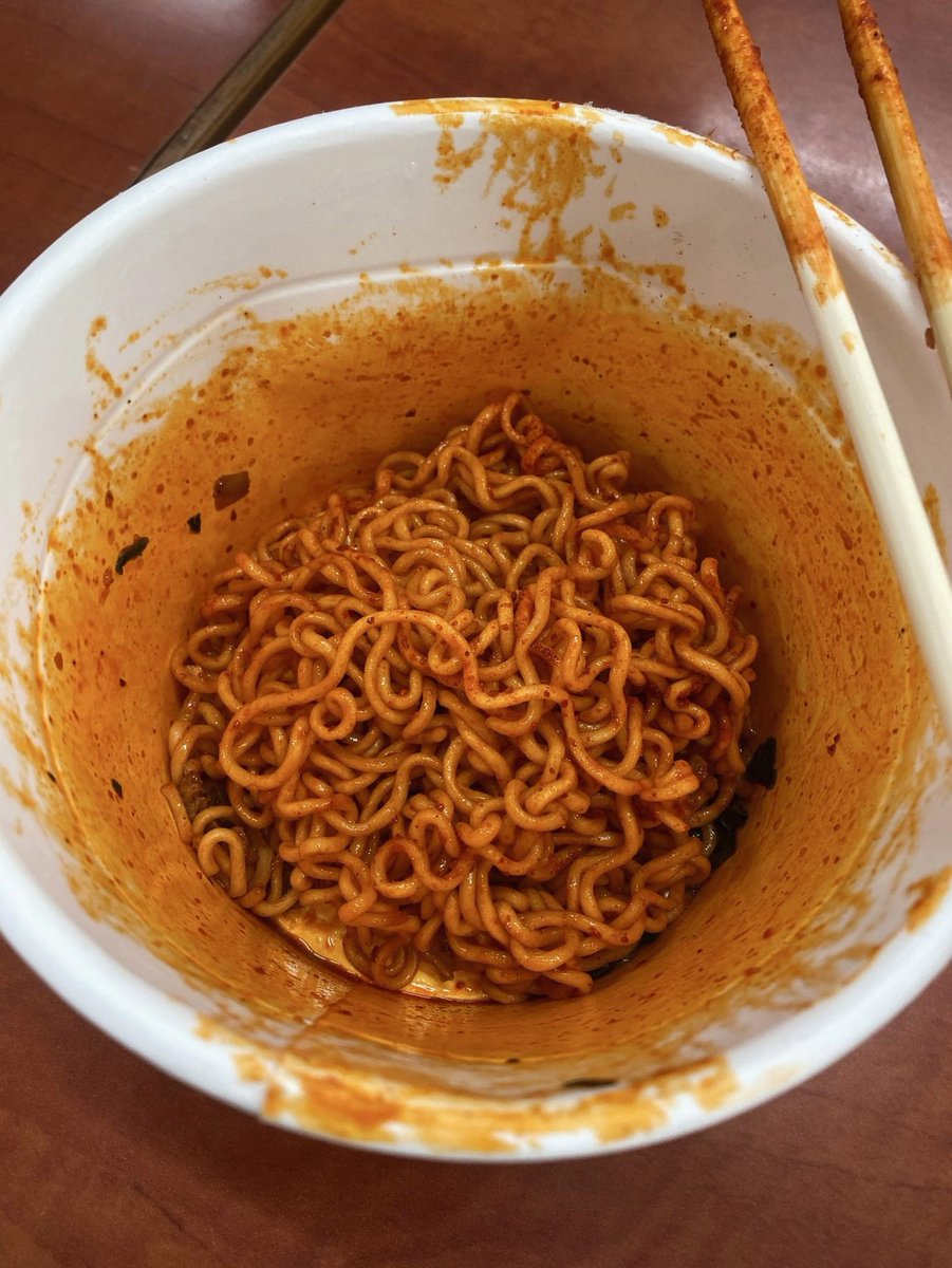 mitch_layne's tweet photo. あらかじめ必要な資料を作って置いておくのが、寿司が所狭しと回っているトラディショナル回転寿司スタイルで、必要な資料を頼んだら作って出てくるのが、最近の特急レール回転寿司スタイル https://t.co/DTTe8spXx0