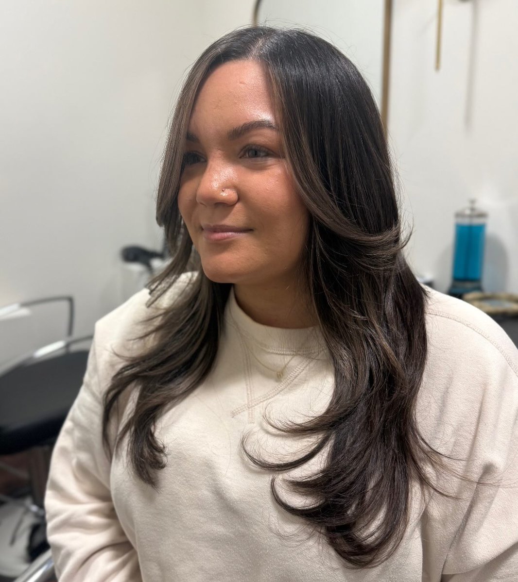 BerruAlakoc's tweet photo. Brunettes are having their moment! Swipe for formulas. Stylists: Get Redken Shades ALK ASAP. Clients: Ask for an ALK refresh for super shiny hair. Thanks for making my first evening at Willow Collective so memorable! https://t.co/M1IHZ33489