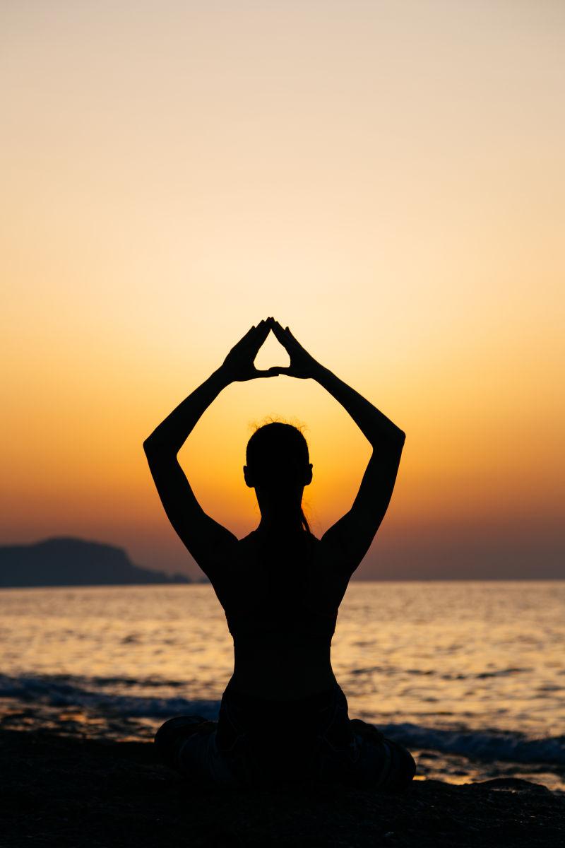 ArabellaPedt's tweet photo. Primera vez probando una clase de yoga al aire libre en la playa! El sol, el viento y la música relajante hicieron que hoy sea perfecto y renovador ， https://t.co/FFRHXPBypc