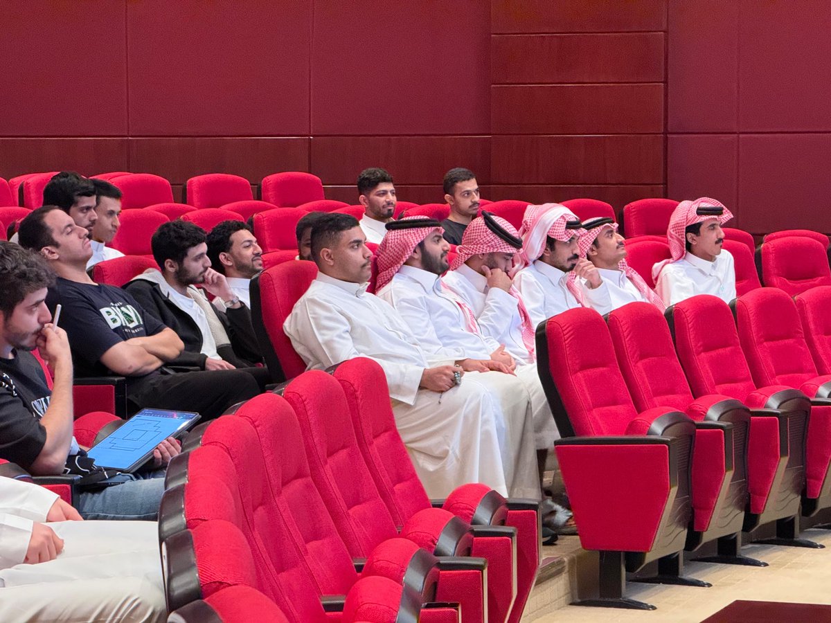 IAU_Arch's tweet photo. استمرارًا لسلسلة الورش المهنية التي تنظمها كلية العمارة والتخطيط ممثلةً بوحدة الخريجين والتنمية المهنية، وبالتعاون مع صندوق تنمية الموارد البشرية (هدف)، أُقيمت اليوم الورشة التدريبية الثانية بعنوان:

«بناء الهوية المهنية وتسويق الذات»

وذلك دعمًا لطلبة الكلية وتعزيزًا لجاهزيتهم المهنية ومتطلبات سوق العمل.

#جامعة_الإمام_عبدالرحمن_بن_فيصل
#كلية_العمارة_والتخطيط
#هدف
#وحدة_الخريجين