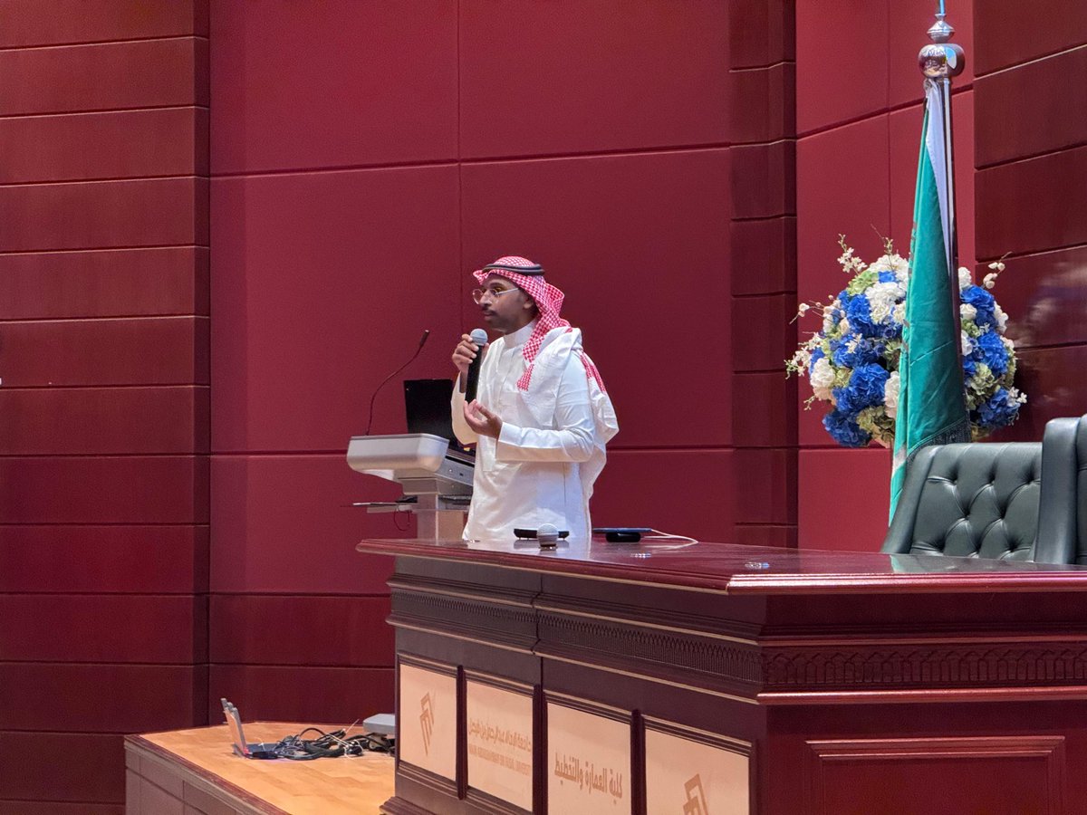 IAU_Arch's tweet photo. استمرارًا لسلسلة الورش المهنية التي تنظمها كلية العمارة والتخطيط ممثلةً بوحدة الخريجين والتنمية المهنية، وبالتعاون مع صندوق تنمية الموارد البشرية (هدف)، أُقيمت اليوم الورشة التدريبية الثانية بعنوان:

«بناء الهوية المهنية وتسويق الذات»

وذلك دعمًا لطلبة الكلية وتعزيزًا لجاهزيتهم المهنية ومتطلبات سوق العمل.

#جامعة_الإمام_عبدالرحمن_بن_فيصل
#كلية_العمارة_والتخطيط
#هدف
#وحدة_الخريجين